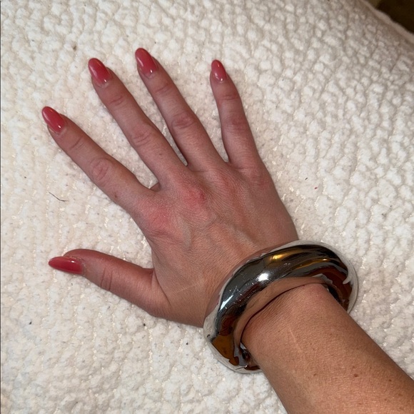 ALEXIS BITTAR
Large Molten Silver-Tone Hinged Cuff Bracelet - Picture 4 of 7